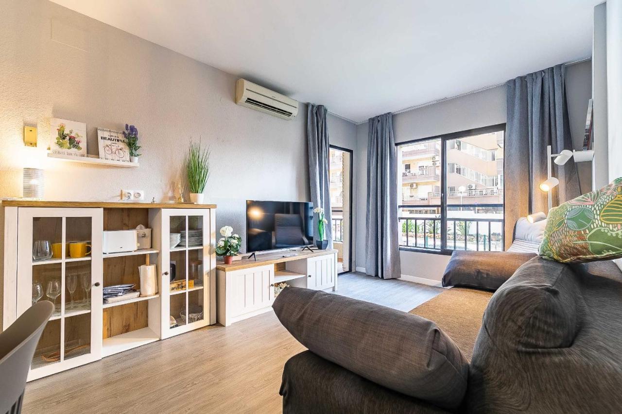 76-Lovely Beach Front Apartment In Fuengirola Buitenkant foto